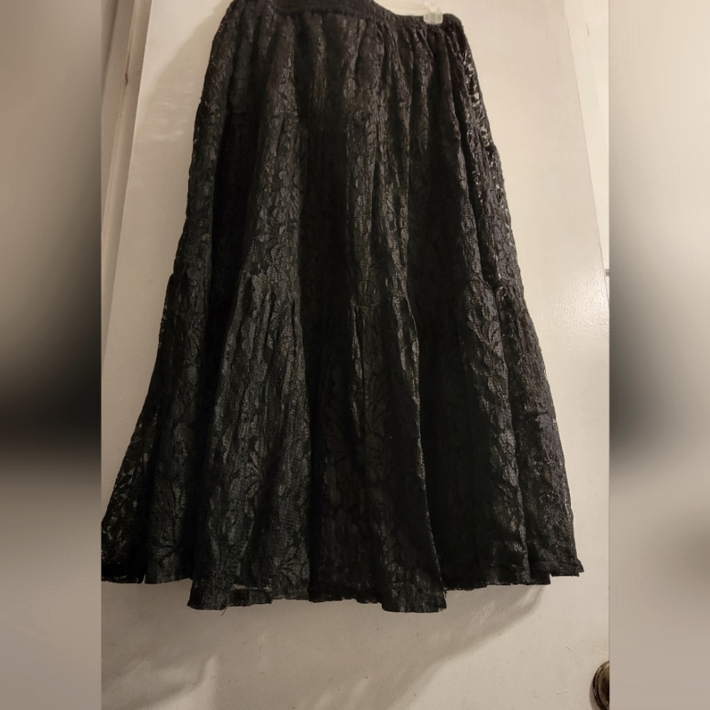 Black lace tiered skirt size M; Brand Baxter and Wells, elastic waist